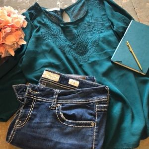 Green “Maurice’s” Blouse w/Appliqué-Lace Detail